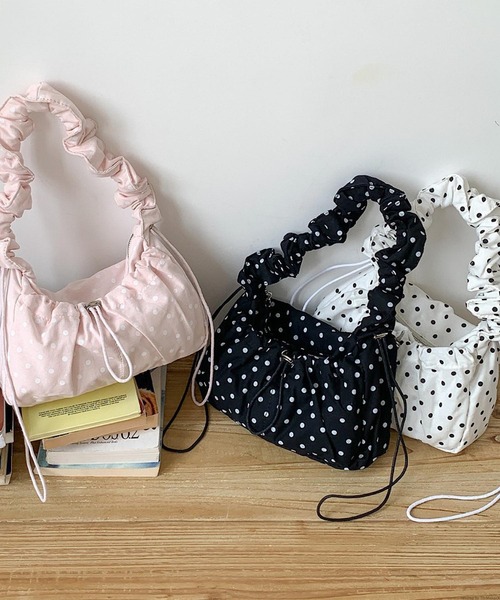 TONE SELECT GOODS(トーンセレクトグッズ)の「Liaa/ドット くしゅくしゅ ハンド ショルダー バッグ A18781(ショルダーバッグ・レディース・ブラック/ピンク/ホワイト/ベージュ・FREE)」の8枚目の写真