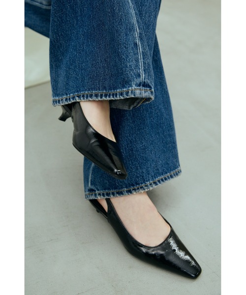 un/neu（アンノイ）の「スクエアトゥ バックストラップミュール（パンプス・レディース・ブラック/イエロー/ホワイト・SMALL/MEDIUM/LARGE）」の9枚目の写真