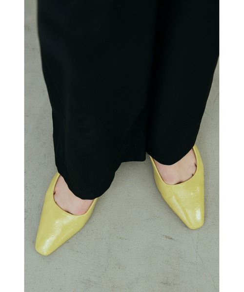 un/neu（アンノイ）の「スクエアトゥ バックストラップミュール（パンプス・レディース・ブラック/イエロー/ホワイト・SMALL/MEDIUM/LARGE）」の16枚目の写真