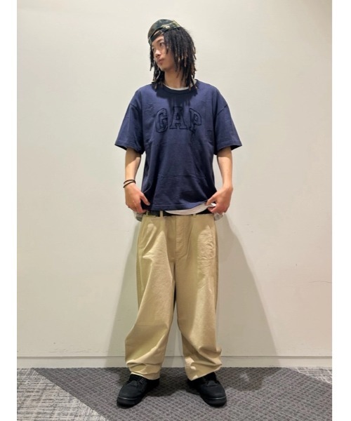 GAP(ギャップ)の「ヘビーウェイト GAPロゴ リラックスフィット クロップドTシャツ(Tシャツ/カットソー・メンズ・ネイビー/ブラウン/ブラック/オフホワイト・XS/S/M/L/XL)」の6枚目の写真