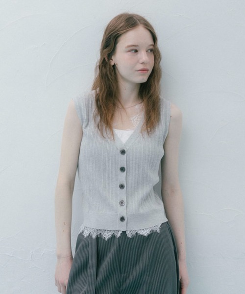 archives(アルシーヴ)の「レースレイヤードランダムリブニットベスト(ベスト・レディース・ベージュ/グレー/ブラック・MEDIUM)」の5枚目の写真