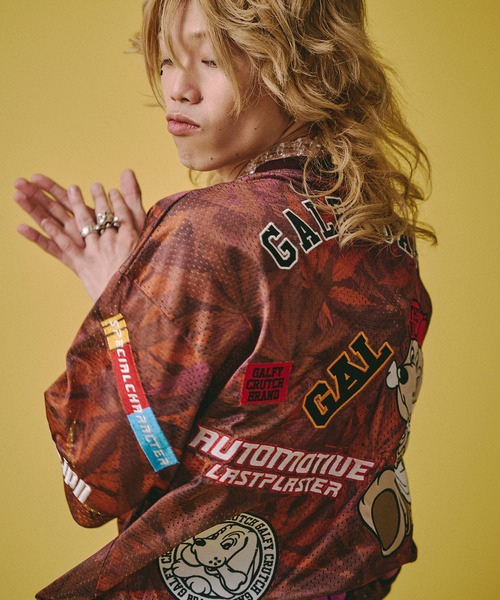 GALFY(ガルフィー)の「【GALFY/ガルフィー】ワッペンだらけでハイになってるTシャツ(Tシャツ/カットソー・メンズ・パープル/ブラウン/カーキ・XL/M/L)」の21枚目の写真