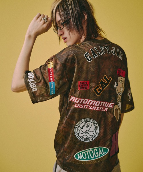 GALFY(ガルフィー)の「【GALFY/ガルフィー】ワッペンだらけでハイになってるTシャツ(Tシャツ/カットソー・メンズ・パープル/ブラウン/カーキ・XL/M/L)」の15枚目の写真