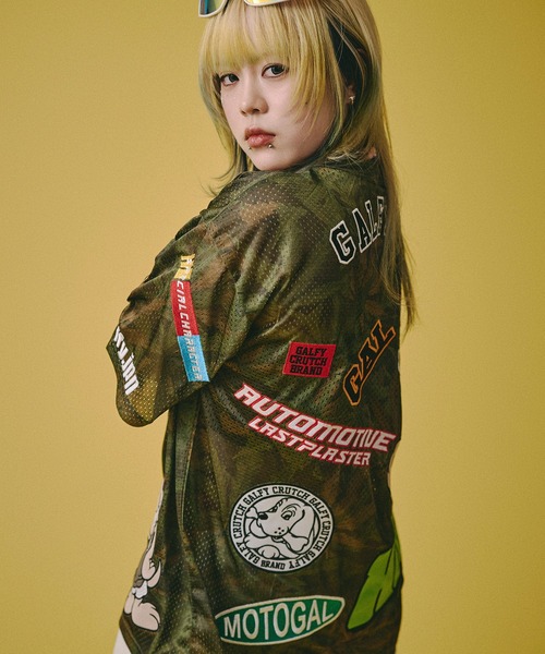 GALFY(ガルフィー)の「【GALFY/ガルフィー】ワッペンだらけでハイになってるTシャツ(Tシャツ/カットソー・メンズ・パープル/ブラウン/カーキ・XL/M/L)」の18枚目の写真