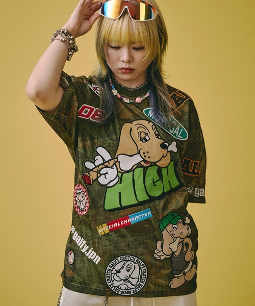 GALFY(ガルフィー)の「【GALFY/ガルフィー】ワッペンだらけでハイになってるTシャツ(Tシャツ/カットソー・メンズ・パープル/ブラウン/カーキ・XL/M/L)」の17枚目の写真
