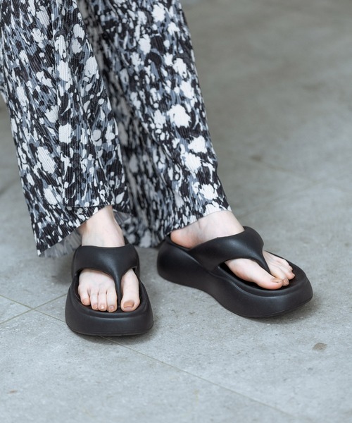 LAKOLE(ラコレ)の「EVAぷっくりトングサンダル / 638021(サンダル・レディース・サンドグレー/ブラック・SMALL/MEDIUM/LARGE)」の15枚目の写真