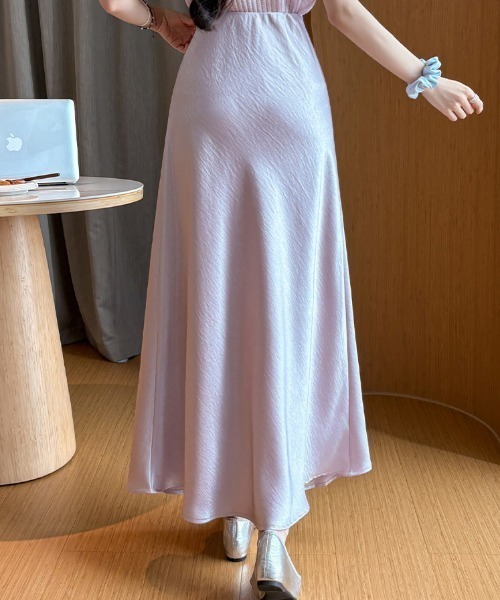AMAJI(アマジ)の「アセテートサテン マーメイドシルエット ミディロングスカート(スカート・レディース・ホワイト/ライトブルー/ブラック/パープル/イエロー・SMALL/MEDIUM/LARGE/X-LARGE)」の10枚目の写真