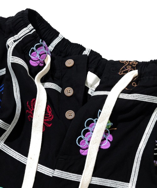 Universal Style Wear(ユニバーサルスタイルウェア)の「Universal Style Wear/ユニバーサルスタイルウェア Patchwork embroidery shorts(その他パンツ・メンズ・ブラック・LARGE/MEDIUM)」の3枚目の写真