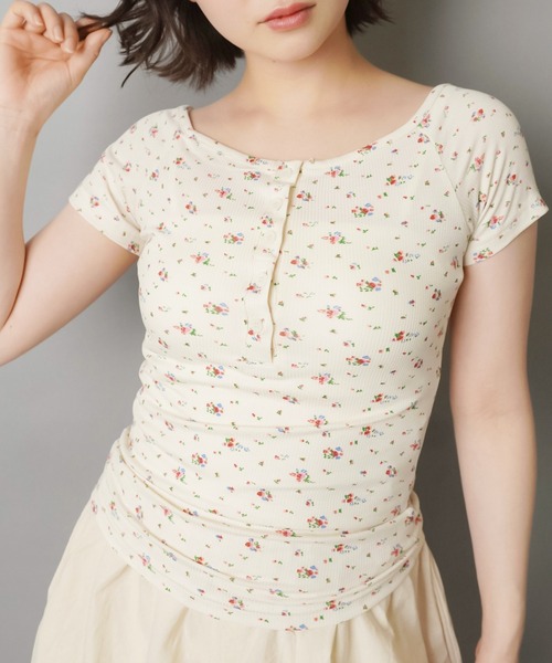 SPINNS（スピンズ）の「総柄半袖カットソー/ヘンリーネック/小花柄/星/全5種（Tシャツ/カットソー・レディース・その他5/その他4/その他3/その他2/その他1・ONESIZE）」の16枚目の写真