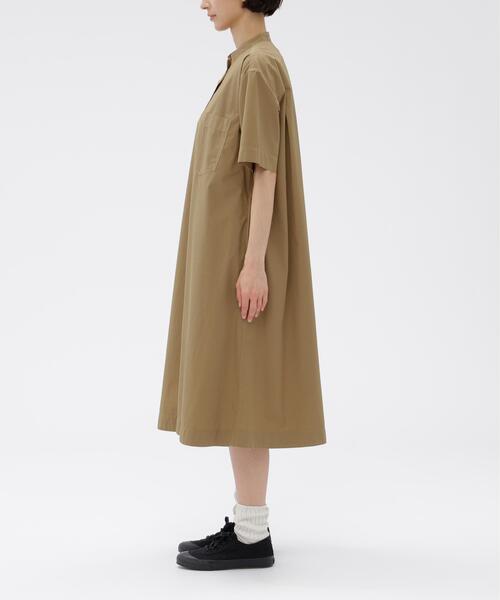 MHL.(エムエイチエル)の「GARMENT DYED COTTON POPLIN(ワンピース・レディース・ネイビー/ベージュ・2/1)」の3枚目の写真