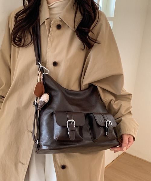 yuue' ( wear )(ユーイ)の「大容量3WAYダブルポケットショルダーバッグ/リュック/A4サイズ対応(ショルダーバッグ・レディース・ダークブラウン/ブラック・FREE)」の10枚目の写真