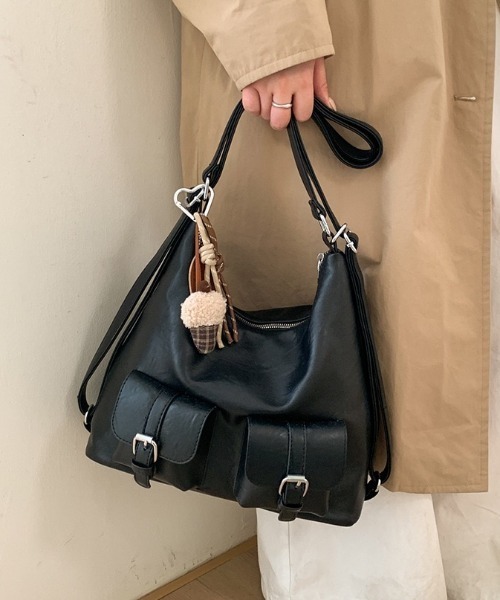 yuue' ( wear )(ユーイ)の「大容量3WAYダブルポケットショルダーバッグ/リュック/A4サイズ対応(ショルダーバッグ・レディース・ダークブラウン/ブラック・FREE)」の19枚目の写真