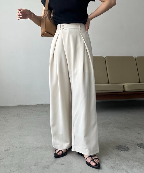 CAPRICIEUX LE'MAGE(カプリシューレマージュ)の「ホックベルトワイドパンツ(その他パンツ・レディース・ベージュ/ブラック/ホワイト系その他・36/38/PS)」の1枚目の写真