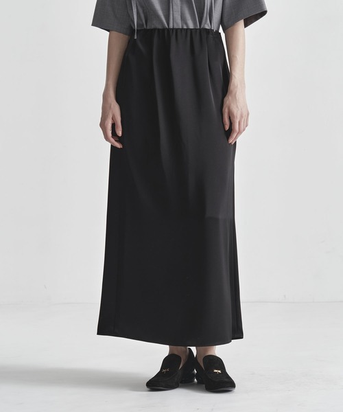 THE TOKYO(ザトウキョウ)の「【THE TOKYO/ザトウキョウ】Satin Tight Skirt/トリアセテートダブルサテンスカート(スカート・レディース・ベージュ/ブラウン/ブラック・2/1)」の2枚目の写真