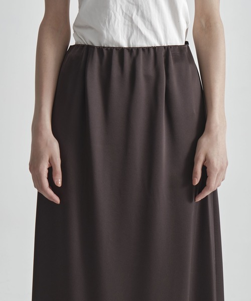 THE TOKYO(ザトウキョウ)の「【THE TOKYO/ザトウキョウ】Satin Tight Skirt/トリアセテートダブルサテンスカート(スカート・レディース・ベージュ/ブラウン/ブラック・2/1)」の17枚目の写真