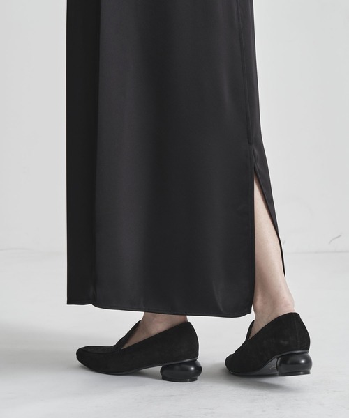 THE TOKYO(ザトウキョウ)の「【THE TOKYO/ザトウキョウ】Satin Tight Skirt/トリアセテートダブルサテンスカート(スカート・レディース・ベージュ/ブラウン/ブラック・2/1)」の4枚目の写真