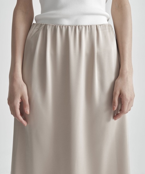 THE TOKYO(ザトウキョウ)の「【THE TOKYO/ザトウキョウ】Satin Tight Skirt/トリアセテートダブルサテンスカート(スカート・レディース・ベージュ/ブラウン/ブラック・2/1)」の7枚目の写真