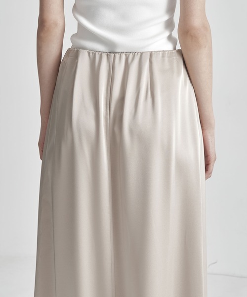 THE TOKYO(ザトウキョウ)の「【THE TOKYO/ザトウキョウ】Satin Tight Skirt/トリアセテートダブルサテンスカート(スカート・レディース・ベージュ/ブラウン/ブラック・2/1)」の9枚目の写真
