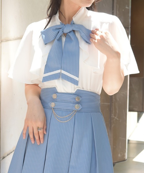 axes femme(アクシーズファム)の「リボン×フラシ半袖ブラウス(シャツ/ブラウス・レディース・ホワイト/グレー/レッド・MEDIUM/LARGE)」の1枚目の写真