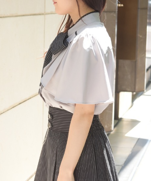 axes femme(アクシーズファム)の「リボン×フラシ半袖ブラウス(シャツ/ブラウス・レディース・ホワイト/グレー/レッド・MEDIUM/LARGE)」の5枚目の写真