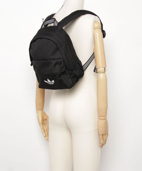 adidas(アディダス)の「SMALL BACKPACK / アディダスオリジナルス adidas Originals(バックパック/リュック・メンズ・ブラック・FREE)」の10枚目の写真