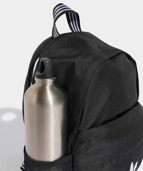 adidas(アディダス)の「SMALL BACKPACK / アディダスオリジナルス adidas Originals(バックパック/リュック・メンズ・ブラック・FREE)」の6枚目の写真