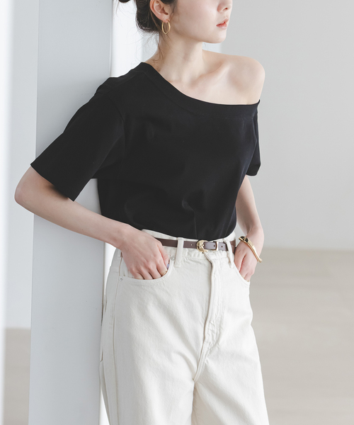 PROTAGONISTA（プロタゴニスタ）の「PROTAGONISTA/プロタゴ二スタ オフショルダーTシャツ（Tシャツ/カットソー・レディース・ブラウン/ブラック・FREE）」の2枚目の写真