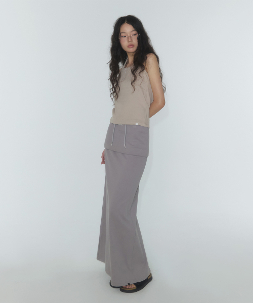 TWEE（トゥウィー）の「エト ヘンリーホルターネックスリーブレス（Tシャツ/カットソー・レディース・Beige/ダークグレー/オリーブ・SMALL/MEDIUM）」の9枚目の写真