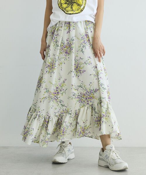 GARAGE OF GOOD CLOTHING(ガレージオブグッドクロージング)の「【日本製】ピーチファイユフラワープリント裾フリルスカート(スカート・レディース・ブラック/アイボリー・FREE)」の1枚目の写真