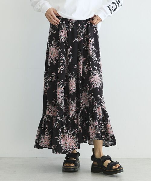 GARAGE OF GOOD CLOTHING(ガレージオブグッドクロージング)の「【日本製】ピーチファイユフラワープリント裾フリルスカート(スカート・レディース・ブラック/アイボリー・FREE)」の3枚目の写真