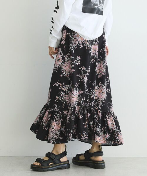 GARAGE OF GOOD CLOTHING(ガレージオブグッドクロージング)の「【日本製】ピーチファイユフラワープリント裾フリルスカート(スカート・レディース・ブラック/アイボリー・FREE)」の5枚目の写真