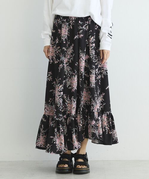 GARAGE OF GOOD CLOTHING(ガレージオブグッドクロージング)の「【日本製】ピーチファイユフラワープリント裾フリルスカート(スカート・レディース・ブラック/アイボリー・FREE)」の6枚目の写真