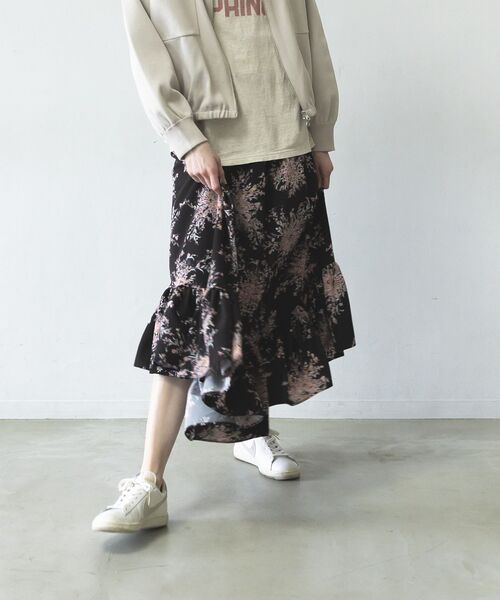GARAGE OF GOOD CLOTHING(ガレージオブグッドクロージング)の「【日本製】ピーチファイユフラワープリント裾フリルスカート(スカート・レディース・ブラック/アイボリー・FREE)」の11枚目の写真
