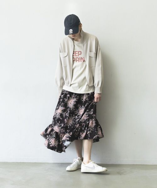 GARAGE OF GOOD CLOTHING(ガレージオブグッドクロージング)の「【日本製】ピーチファイユフラワープリント裾フリルスカート(スカート・レディース・ブラック/アイボリー・FREE)」の13枚目の写真