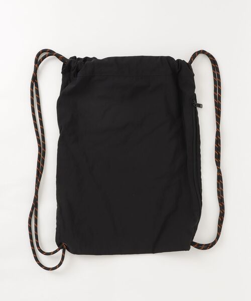 UNIVERSAL OVERALL(ユニバーサルオーバーオール)の「"07"≪UNIVERSAL OVERALL≫2ポケット/2L ザイル ナップサック(バックパック/リュック・メンズ・ブラック・ONE SIZE)」の2枚目の写真