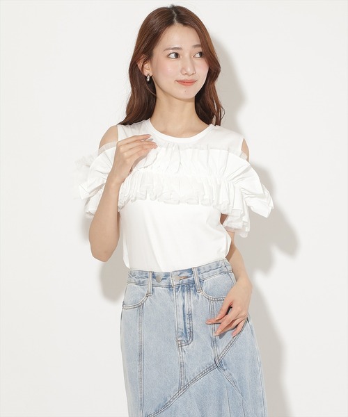 AND COUTURE(アンドクチュール)の「フリルギャザードッキングトップス(Tシャツ/カットソー・レディース・オフホワイト/ブラック・FREE)」の2枚目の写真