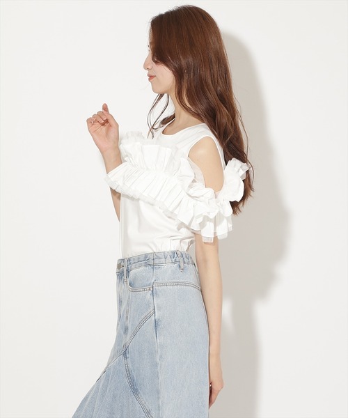 AND COUTURE(アンドクチュール)の「フリルギャザードッキングトップス(Tシャツ/カットソー・レディース・オフホワイト/ブラック・FREE)」の13枚目の写真