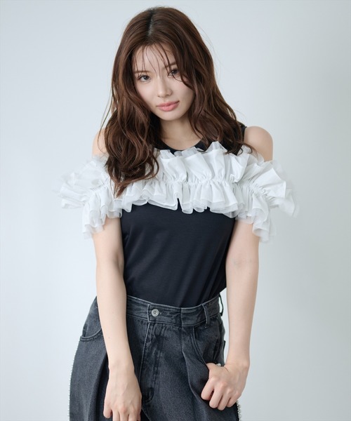 AND COUTURE(アンドクチュール)の「フリルギャザードッキングトップス(Tシャツ/カットソー・レディース・オフホワイト/ブラック・FREE)」の18枚目の写真
