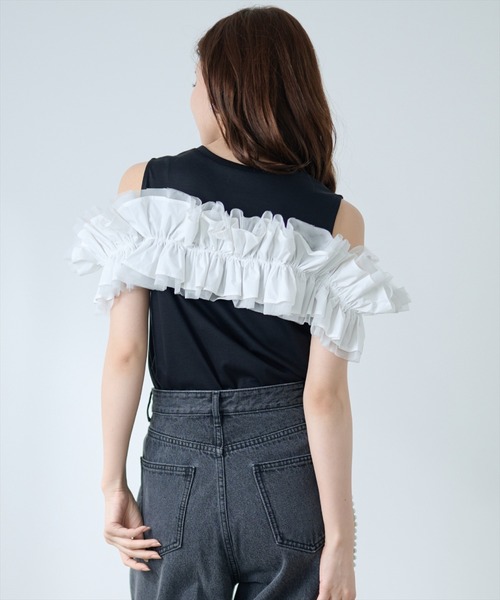 AND COUTURE(アンドクチュール)の「フリルギャザードッキングトップス(Tシャツ/カットソー・レディース・オフホワイト/ブラック・FREE)」の6枚目の写真