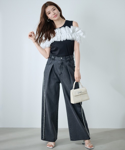AND COUTURE(アンドクチュール)の「フリルギャザードッキングトップス(Tシャツ/カットソー・レディース・オフホワイト/ブラック・FREE)」の7枚目の写真