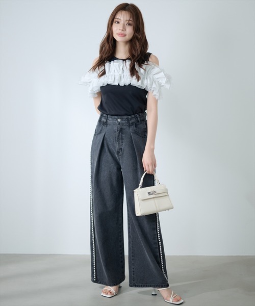 AND COUTURE(アンドクチュール)の「フリルギャザードッキングトップス(Tシャツ/カットソー・レディース・オフホワイト/ブラック・FREE)」の8枚目の写真