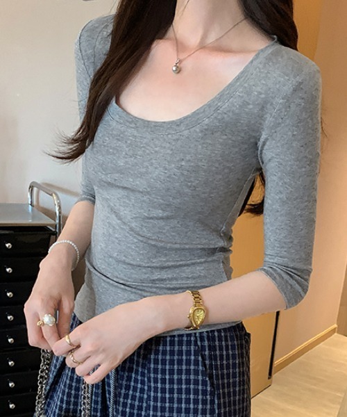 FLINEA(フリネア)の「Uネック半端袖Tシャツ(Tシャツ/カットソー・レディース・パープル/ネイビー/イエロー/ブラック/グレー/ホワイト・FREE)」の3枚目の写真