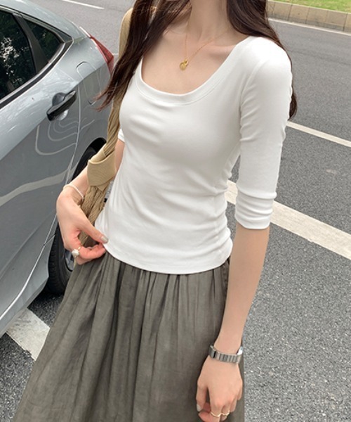 FLINEA(フリネア)の「Uネック半端袖Tシャツ(Tシャツ/カットソー・レディース・パープル/ネイビー/イエロー/ブラック/グレー/ホワイト・FREE)」の7枚目の写真