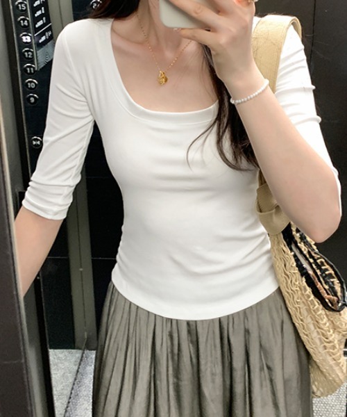 FLINEA(フリネア)の「Uネック半端袖Tシャツ(Tシャツ/カットソー・レディース・パープル/ネイビー/イエロー/ブラック/グレー/ホワイト・FREE)」の9枚目の写真