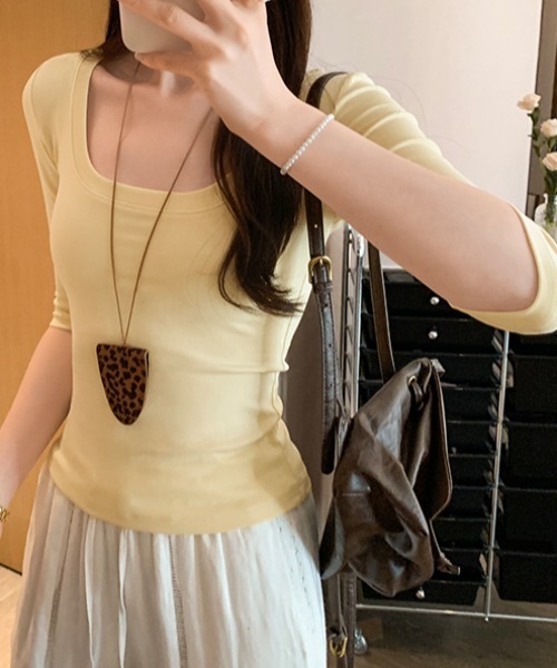 FLINEA(フリネア)の「Uネック半端袖Tシャツ(Tシャツ/カットソー・レディース・パープル/ネイビー/イエロー/ブラック/グレー/ホワイト・FREE)」の21枚目の写真