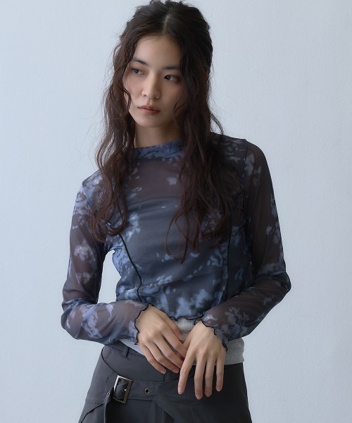 Clum(クルム)の「abstract print sheer mesh long sleeve top / アブストラクトプリントシアーメッシュロングスリーブトップス(Tシャツ/カットソー・レディース・ダークグレー・FREE)」の18枚目の写真