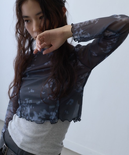 Clum(クルム)の「abstract print sheer mesh long sleeve top / アブストラクトプリントシアーメッシュロングスリーブトップス(Tシャツ/カットソー・レディース・ダークグレー・FREE)」の16枚目の写真