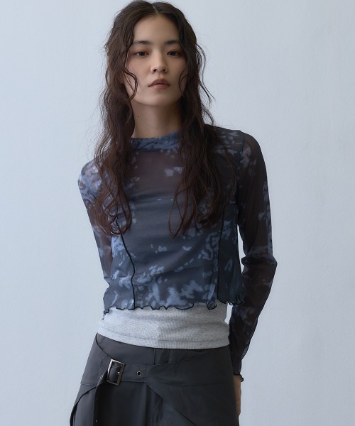 Clum(クルム)の「abstract print sheer mesh long sleeve top / アブストラクトプリントシアーメッシュロングスリーブトップス(Tシャツ/カットソー・レディース・ダークグレー・FREE)」の11枚目の写真