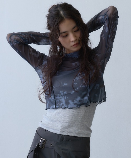 Clum(クルム)の「abstract print sheer mesh long sleeve top / アブストラクトプリントシアーメッシュロングスリーブトップス(Tシャツ/カットソー・レディース・ダークグレー・FREE)」の9枚目の写真
