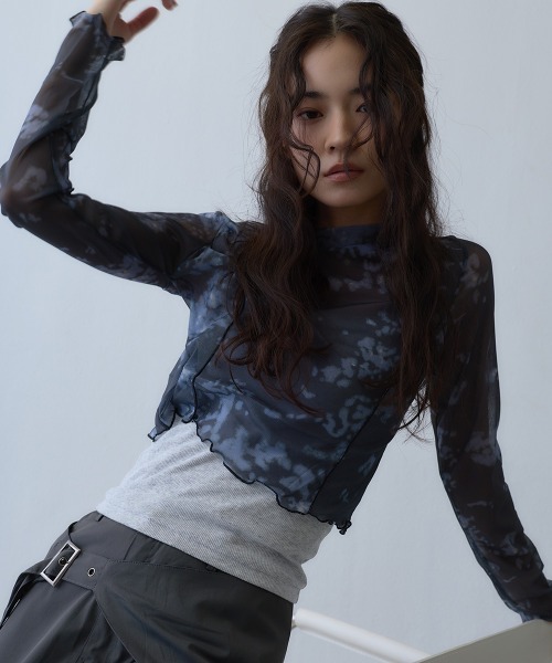 Clum(クルム)の「abstract print sheer mesh long sleeve top / アブストラクトプリントシアーメッシュロングスリーブトップス(Tシャツ/カットソー・レディース・ダークグレー・FREE)」の8枚目の写真